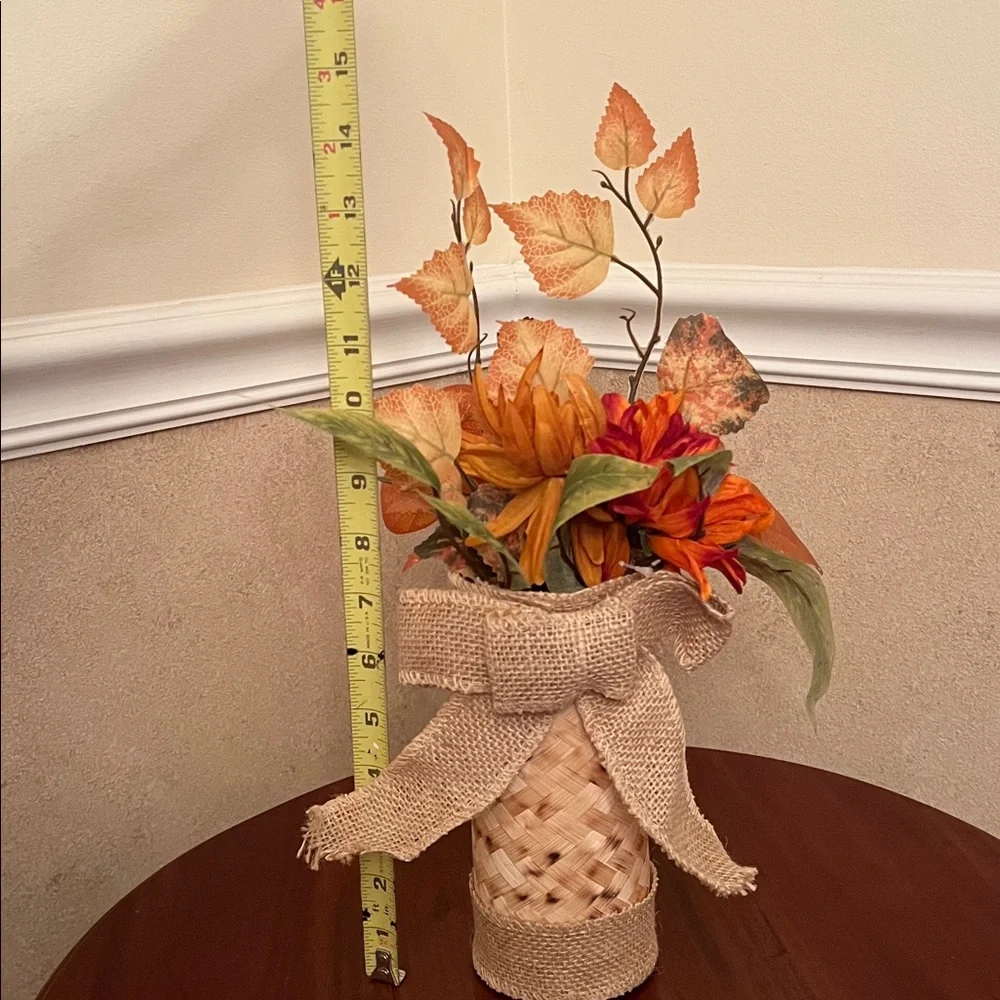 🍁FALL CLEAROUT🍁 14” Autumn Floral Arrangement in Woven Basket with Burlap Bow